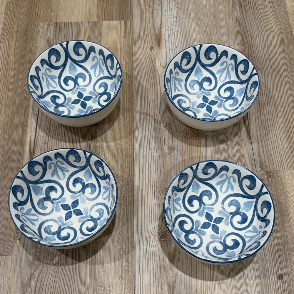 Gallery tabletop Set of Four Blue and White Patterned Bowls new